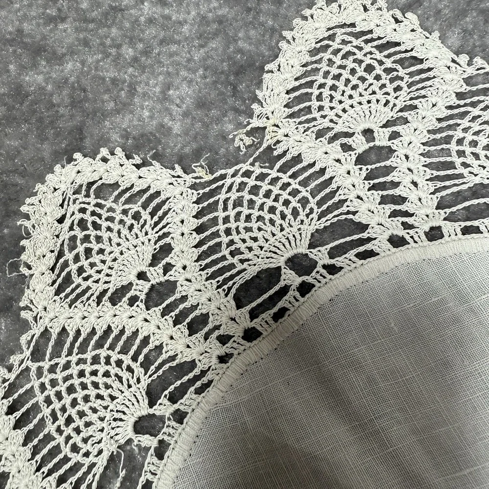 Vintage Lot Of 4 Doilies Round Bell‎ Crochet Delicate - Picture 3 of 12